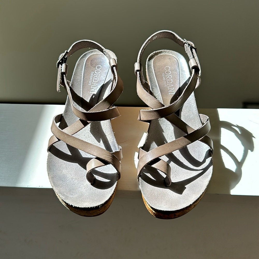 Cordani Grey Cross Strap Leather Sandals